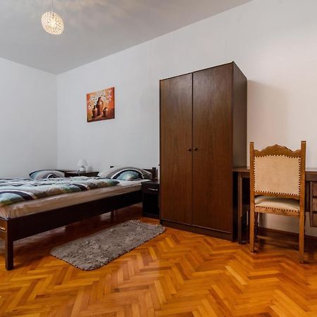 Apartments With A Parking Space Kastel Kambelovac, Kastela - 15480 Luaran gambar