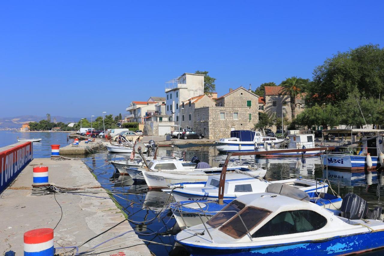 Apartments With A Parking Space Kastel Kambelovac, Kastela - 15480 Luaran gambar