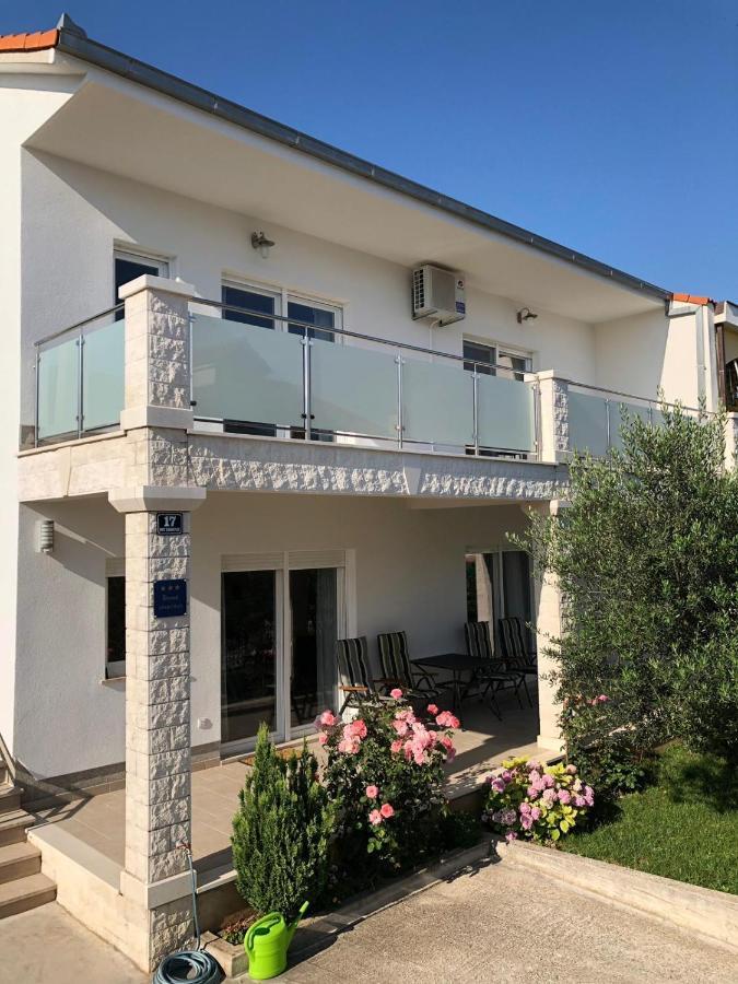 Apartments With A Parking Space Kastel Kambelovac, Kastela - 15480 Luaran gambar
