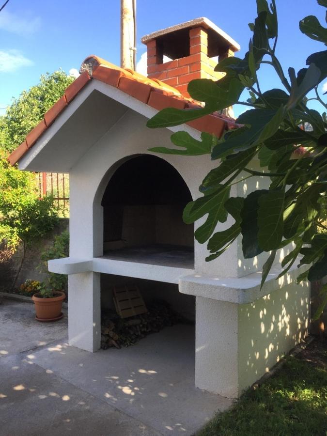 Apartments With A Parking Space Kastel Kambelovac, Kastela - 15480 Luaran gambar
